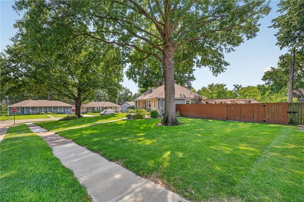7320 N Garfield Avenue — photo 4