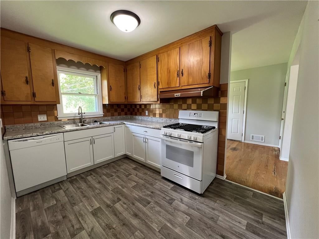 1204 E 81st Street — photo 2