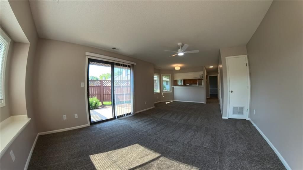 4022 10th Avenue, Leavenworth, KS: listing photo 2