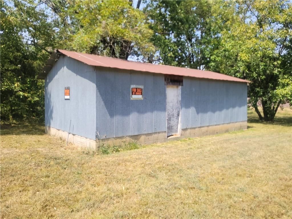 712 E Walnut Street — photo 2