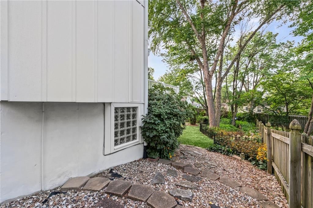 4203 NE 57th Terrace — photo 81
