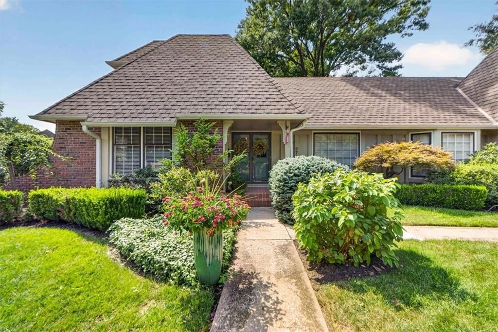 9722 Briar Street, Overland Park, KS: listing photo 2