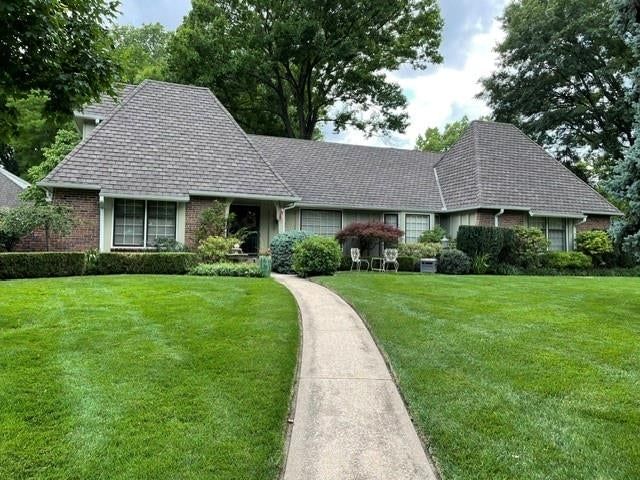 Photo 6 of 99 - 9722 Briar Street, Overland Park, KS 66207
