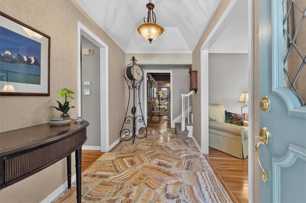 Photo 8 of 99 - 9722 Briar Street, Overland Park, KS 66207