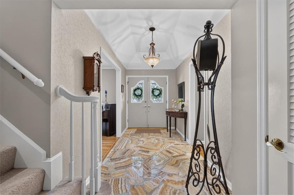 Photo 9 of 99 - 9722 Briar Street, Overland Park, KS 66207