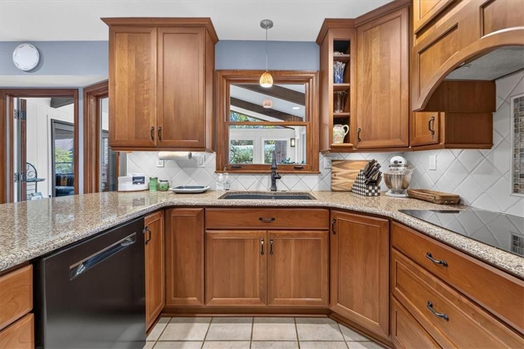 Photo 41 of 99 - 9722 Briar Street, Overland Park, KS 66207