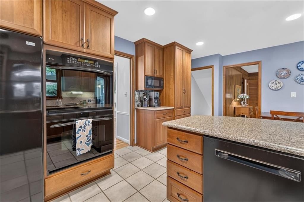 Photo 43 of 99 - 9722 Briar Street, Overland Park, KS 66207