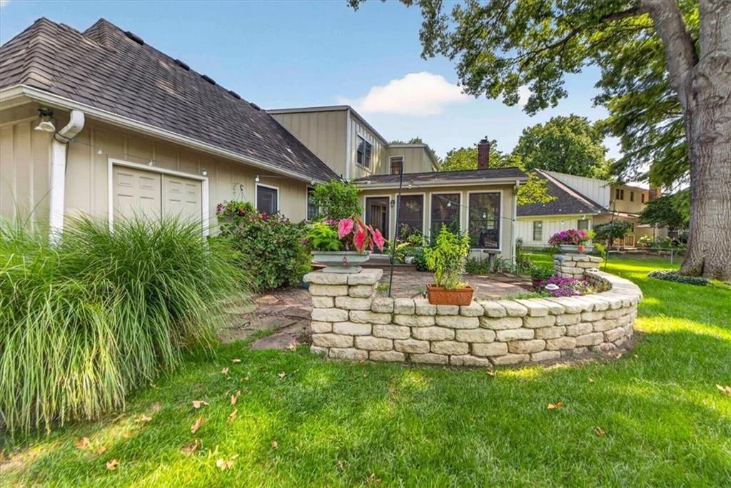 Photo 85 of 99 - 9722 Briar Street, Overland Park, KS 66207