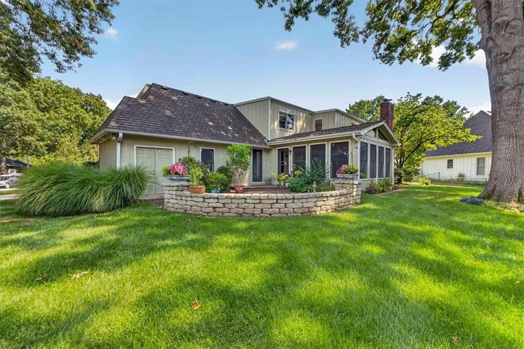 Photo 86 of 99 - 9722 Briar Street, Overland Park, KS 66207