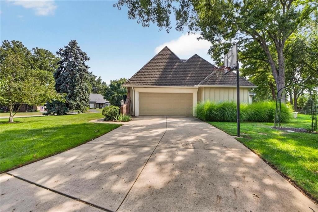 Photo 93 of 99 - 9722 Briar Street, Overland Park, KS 66207