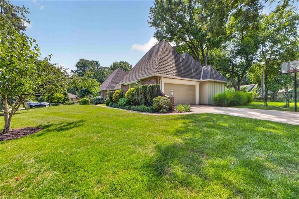Photo 94 of 99 - 9722 Briar Street, Overland Park, KS 66207