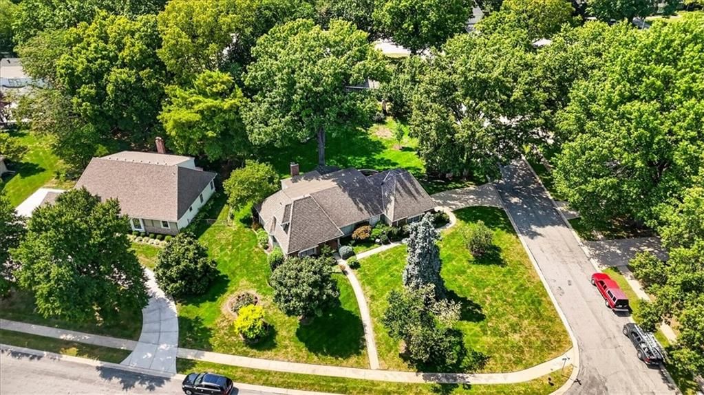 Photo 95 of 99 - 9722 Briar Street, Overland Park, KS 66207