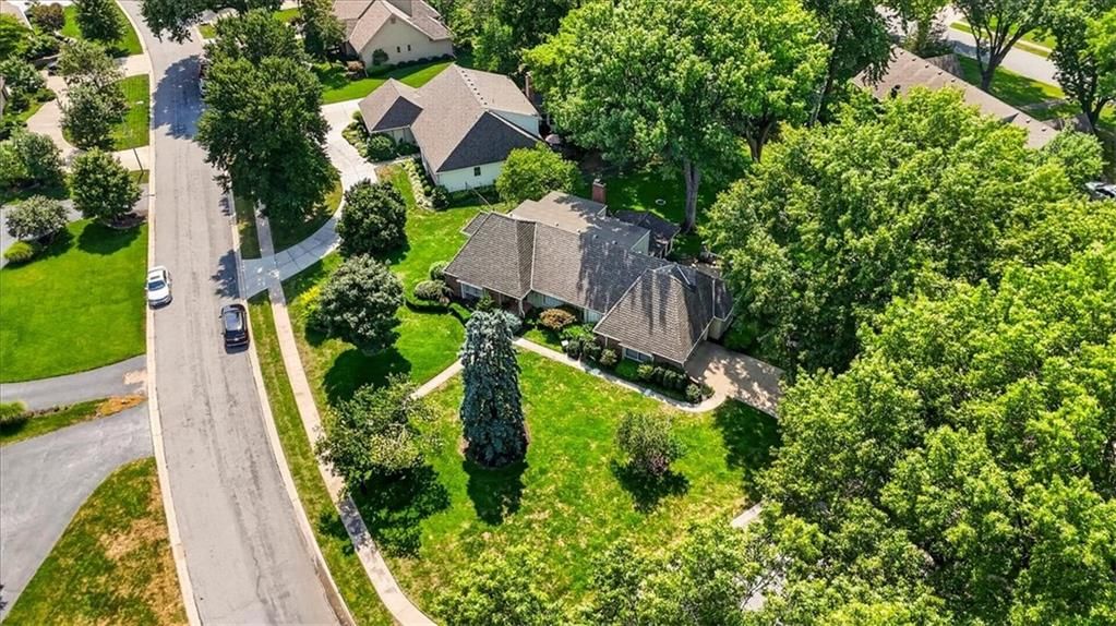 Photo 96 of 99 - 9722 Briar Street, Overland Park, KS 66207
