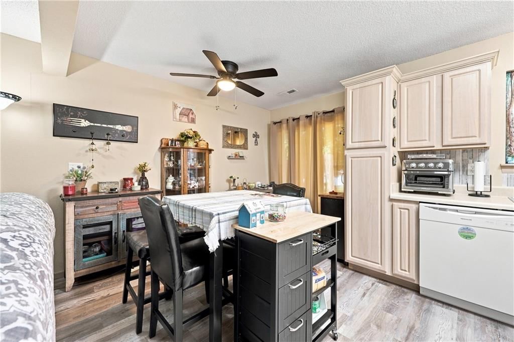 Photo 10 of 20 - 10654 E 46th Street, Kansas City, MO 64133