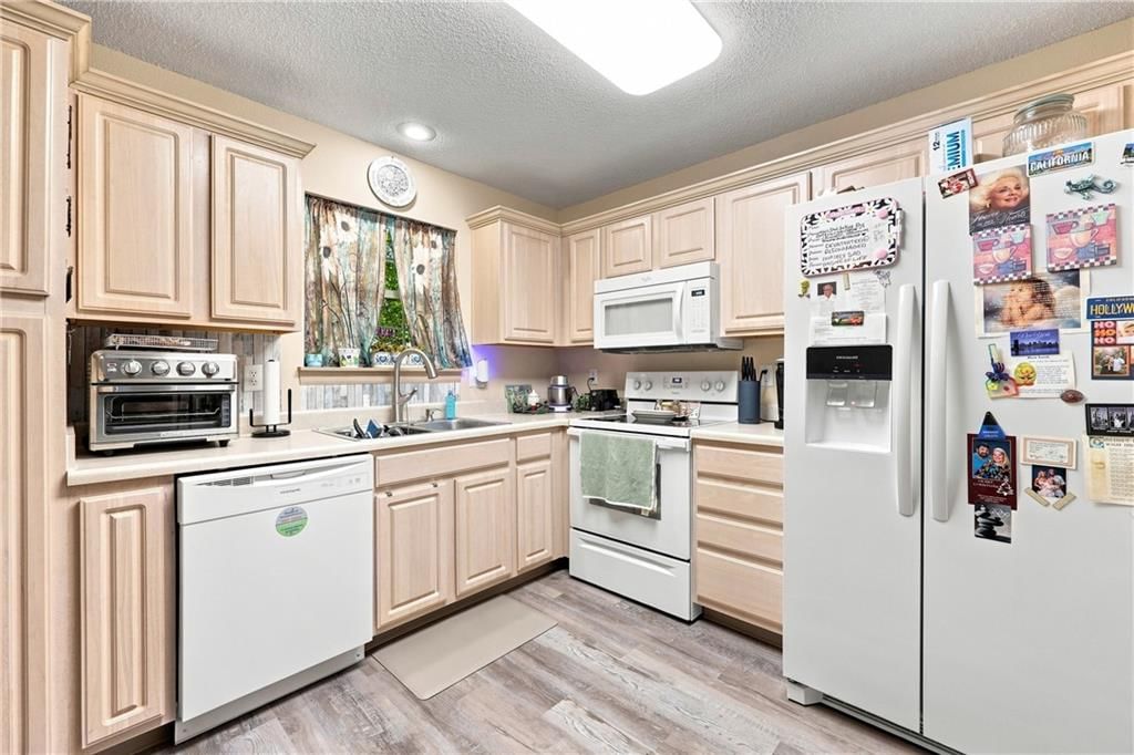 Photo 11 of 20 - 10654 E 46th Street, Kansas City, MO 64133