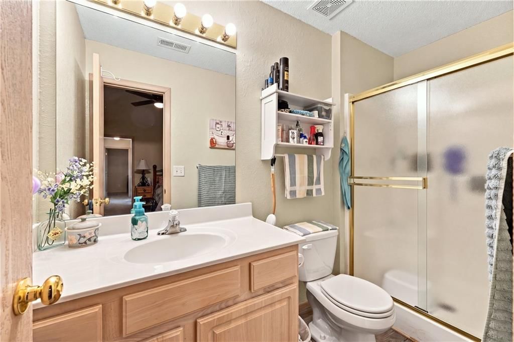 Photo 17 of 20 - 10654 E 46th Street, Kansas City, MO 64133