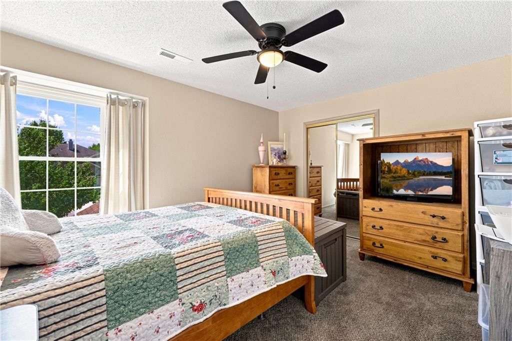 Photo 18 of 20 - 10654 E 46th Street, Kansas City, MO 64133
