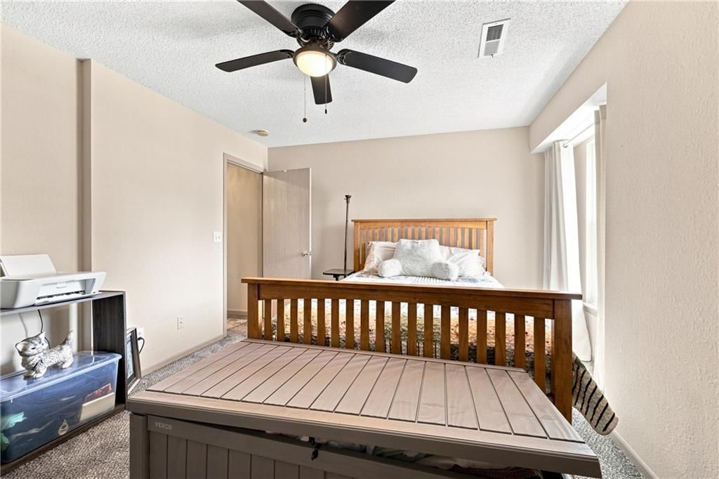 Photo 19 of 20 - 10654 E 46th Street, Kansas City, MO 64133