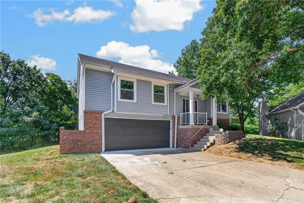 519 NW 42nd Street, Blue Springs, MO