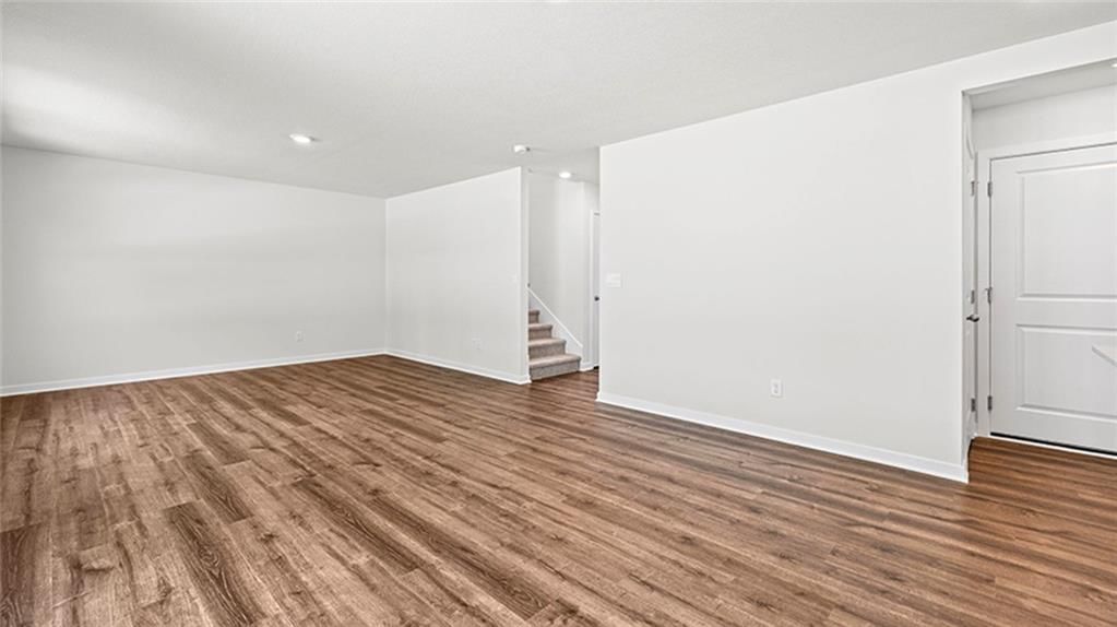 Photo 11 of 19 - 10612 N Richmond Avenue, Kansas City, MO 64157