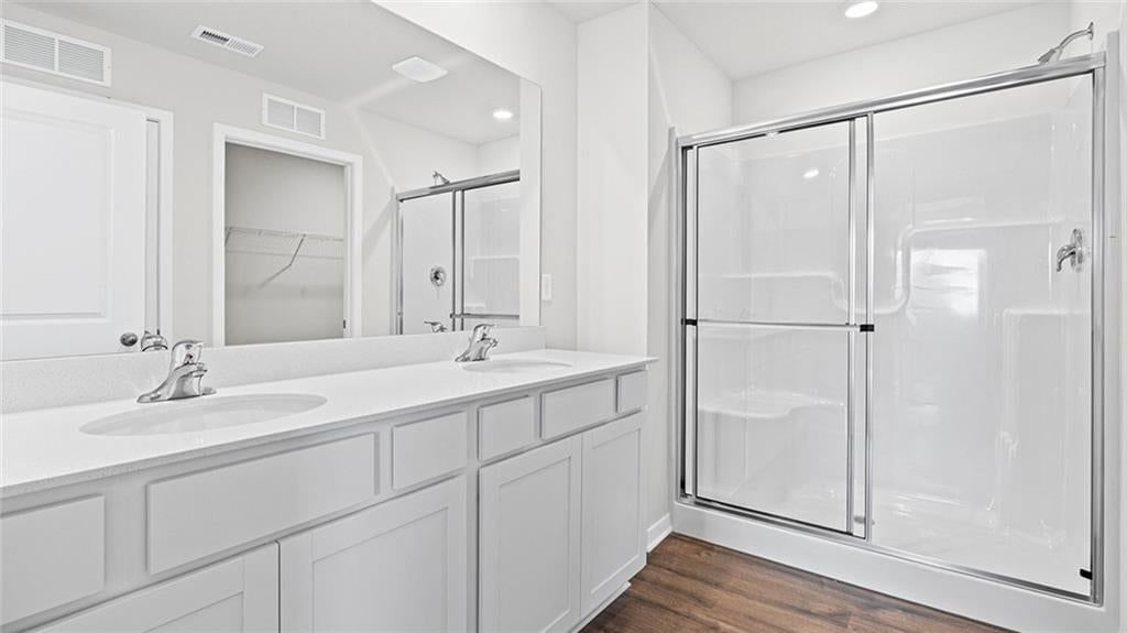 Photo 15 of 19 - 10612 N Richmond Avenue, Kansas City, MO 64157