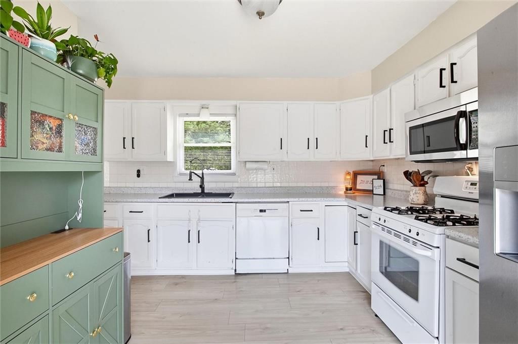 8915 N Lathrop Drive — photo 3