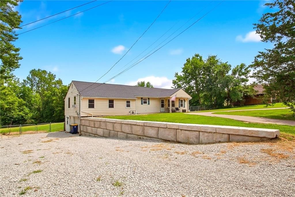 8915 N Lathrop Drive — photo 8