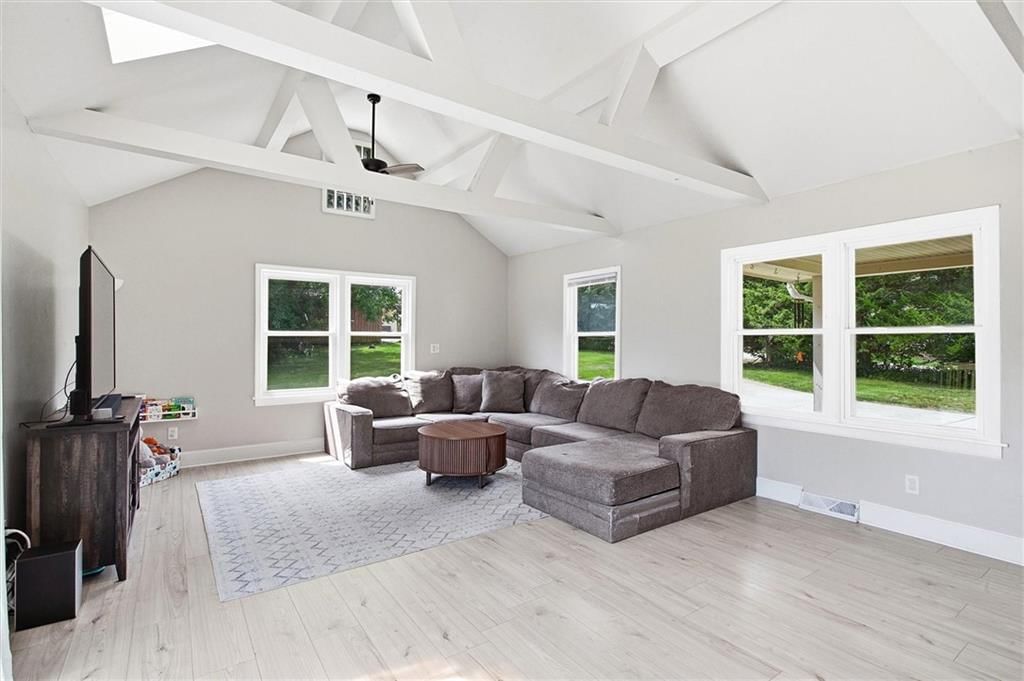 8915 N Lathrop Drive — photo 16