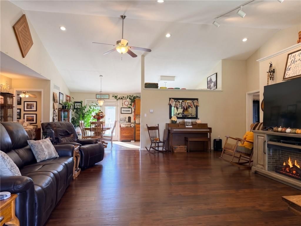 2306 Fisherman Road — photo 5