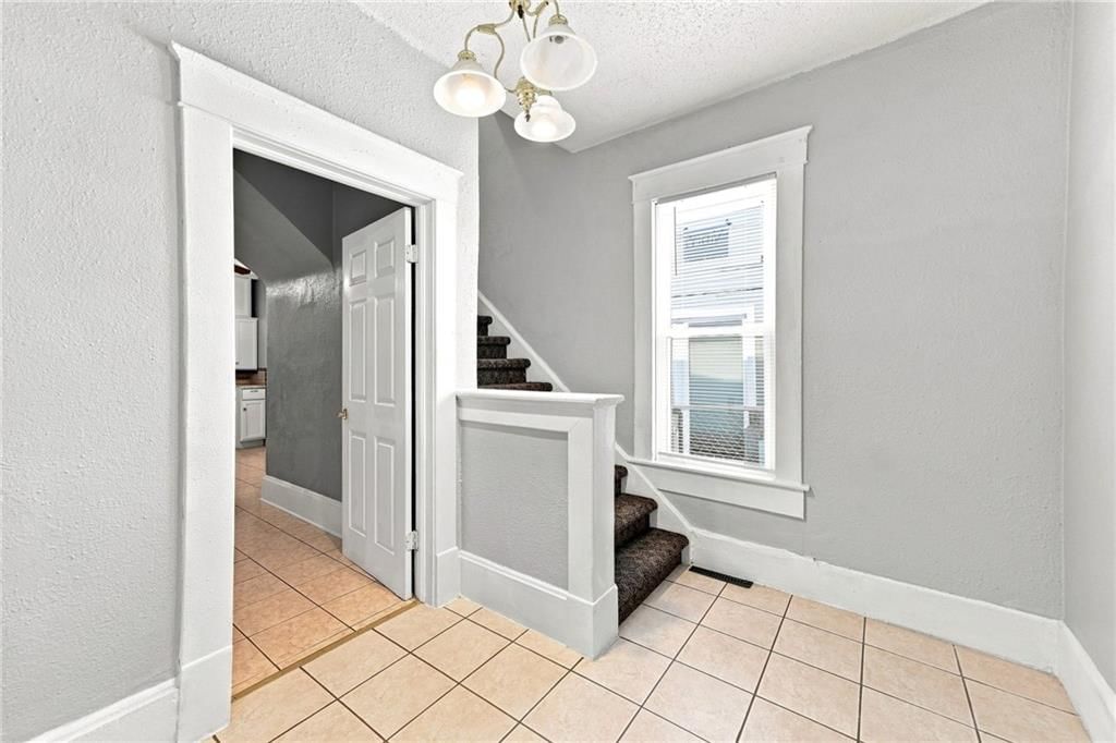212 N Valley Street — photo 5