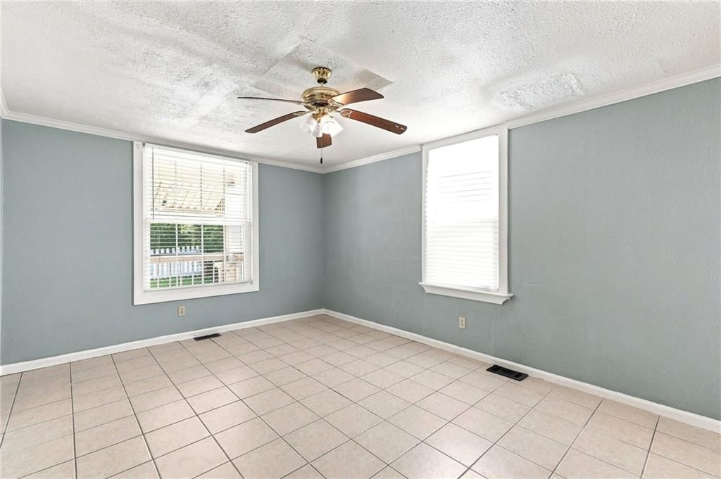 212 N Valley Street — photo 7