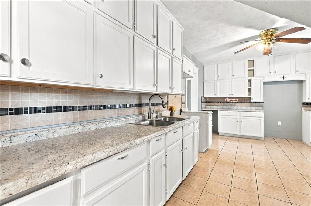 212 N Valley Street — photo 13