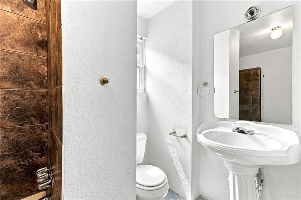 212 N Valley Street — photo 31