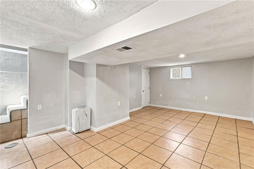 212 N Valley Street — photo 33