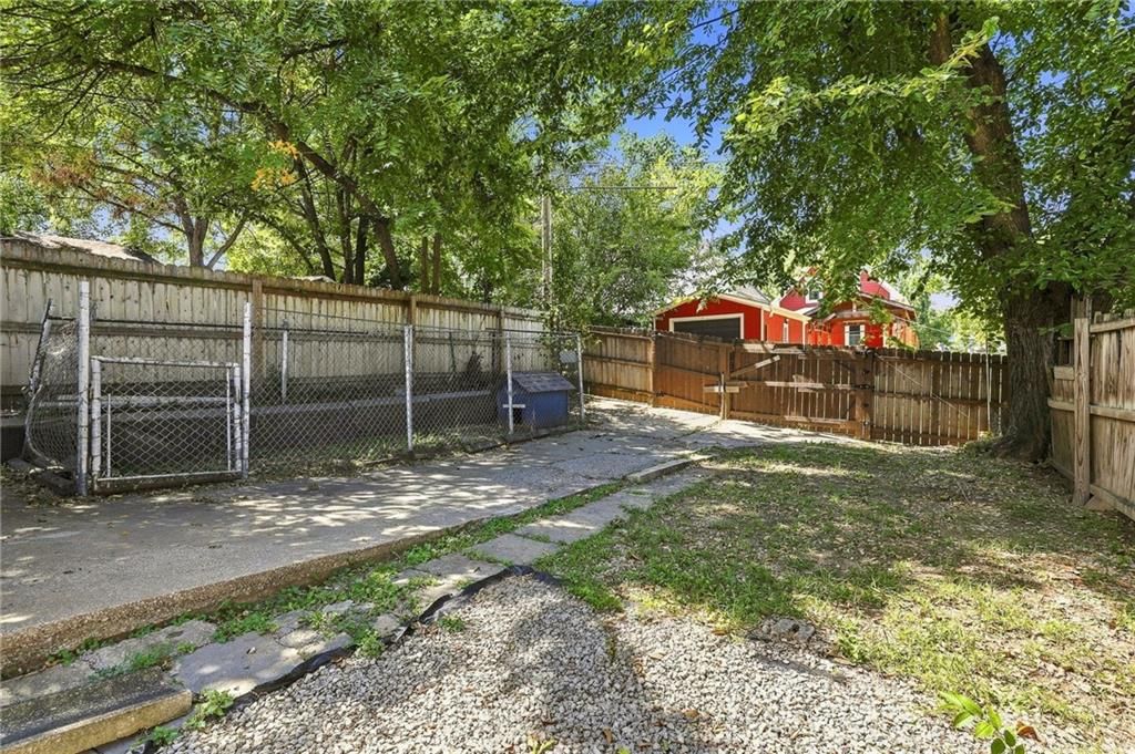 212 N Valley Street — photo 37