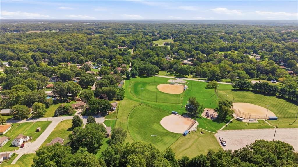 Photo 10 of 16, 13409 & 13411 Kemper Avenue, Independence, MO 64050