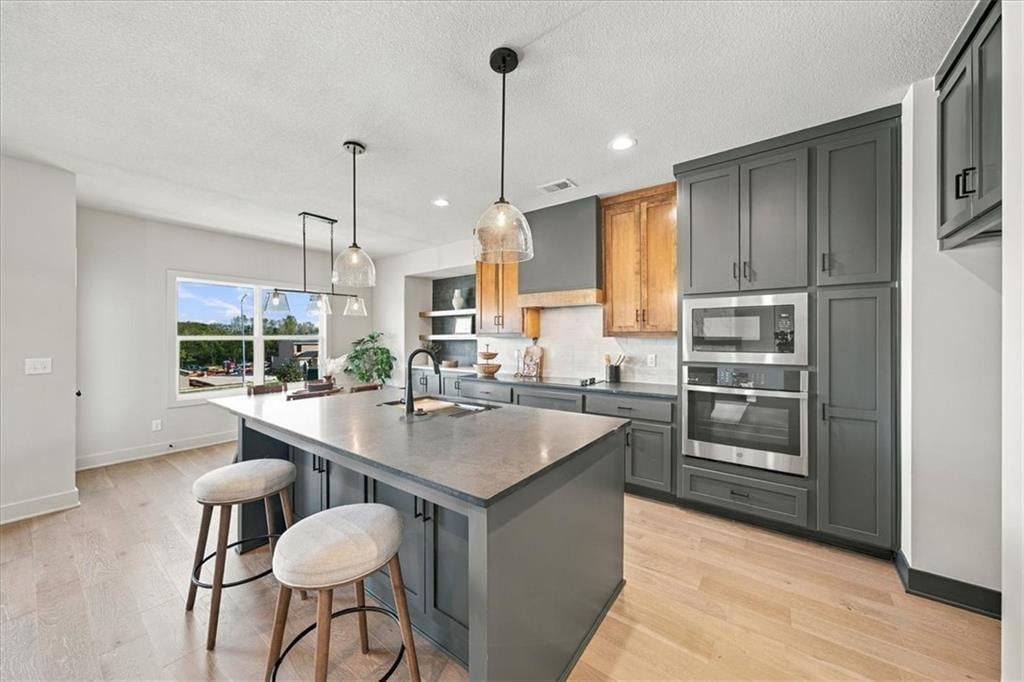 1300 Larkspur Place — photo 6