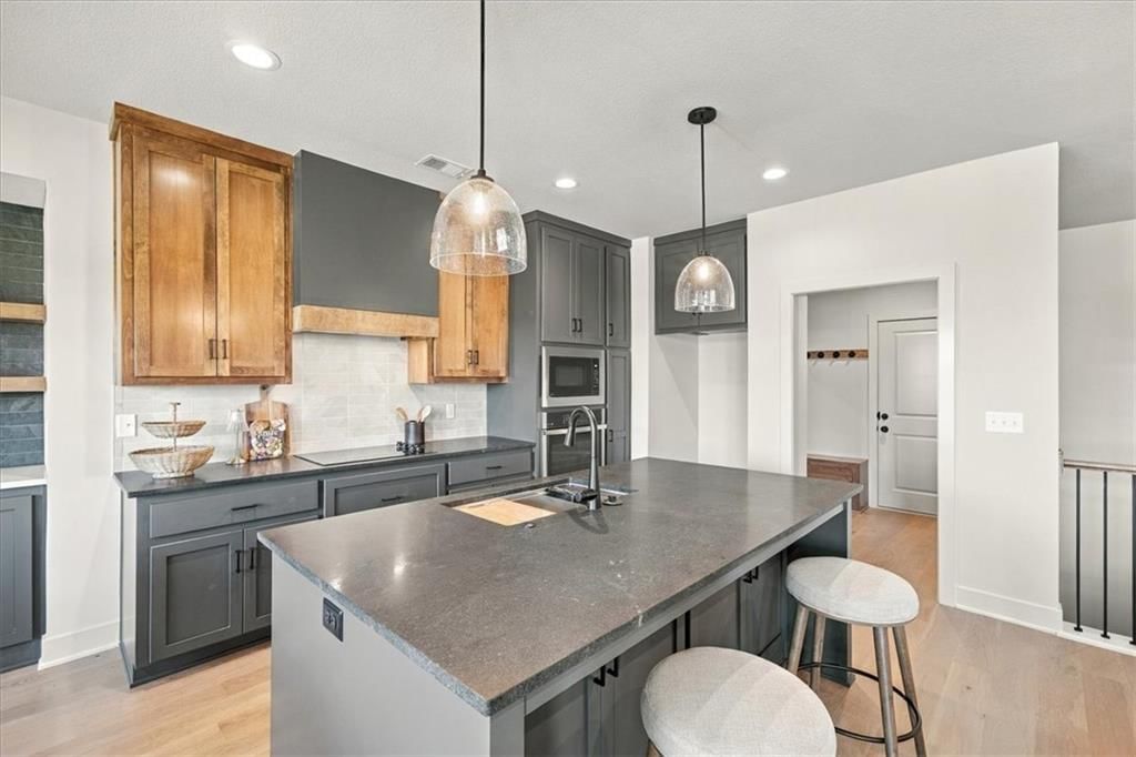 1300 Larkspur Place — photo 7