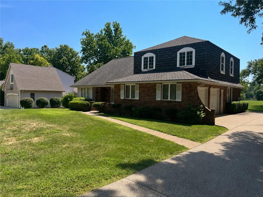 508 NW Golfview Drive, Blue Springs, MO