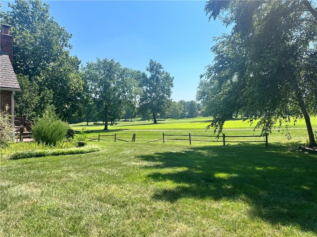 508 NW Golfview Drive, Blue Springs, MO: listing photo 2