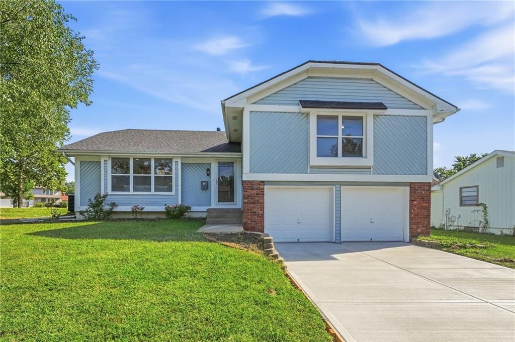 6100 E 140th Place, Grandview, MO