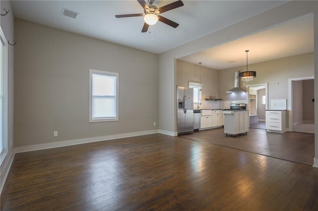 427 Benton Avenue — photo 6