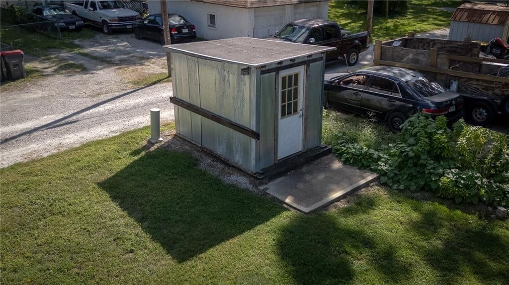 427 Benton Avenue — photo 31