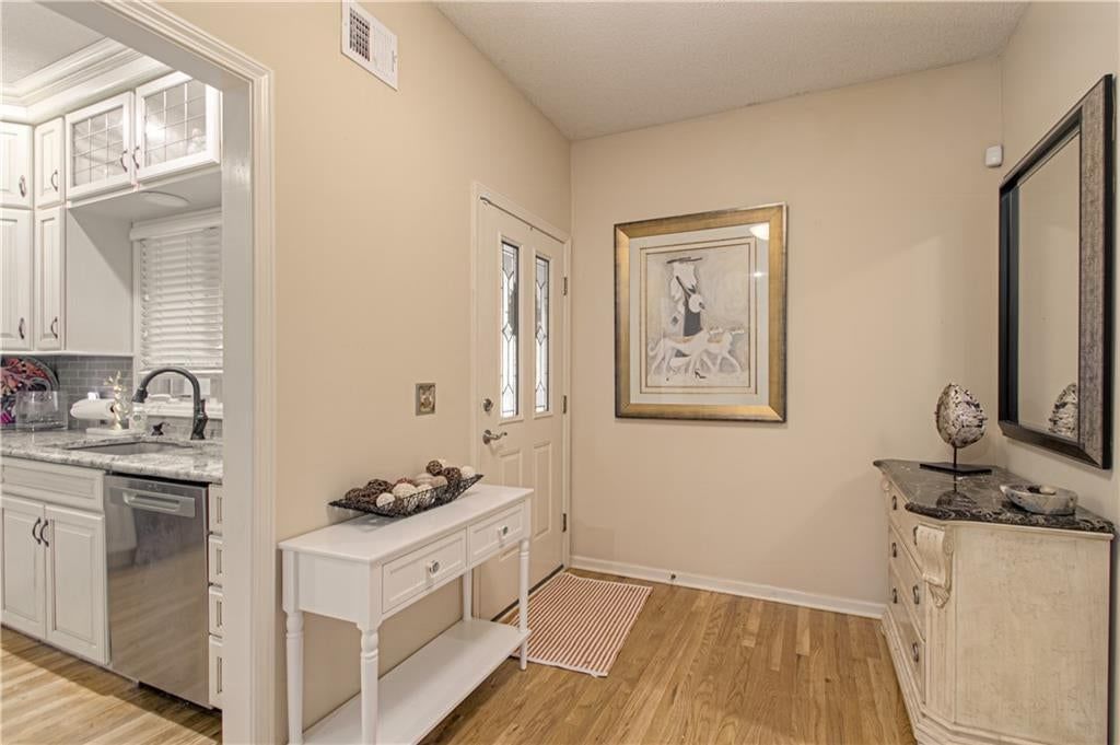 14335 Russell Street — photo 5