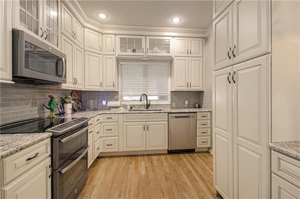 14335 Russell Street — photo 11