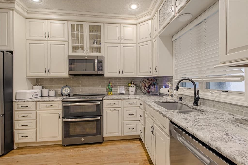 14335 Russell Street — photo 12