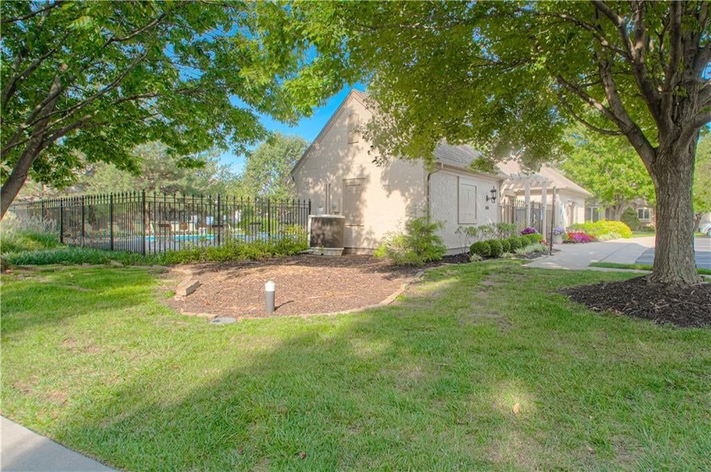 14335 Russell Street — photo 34