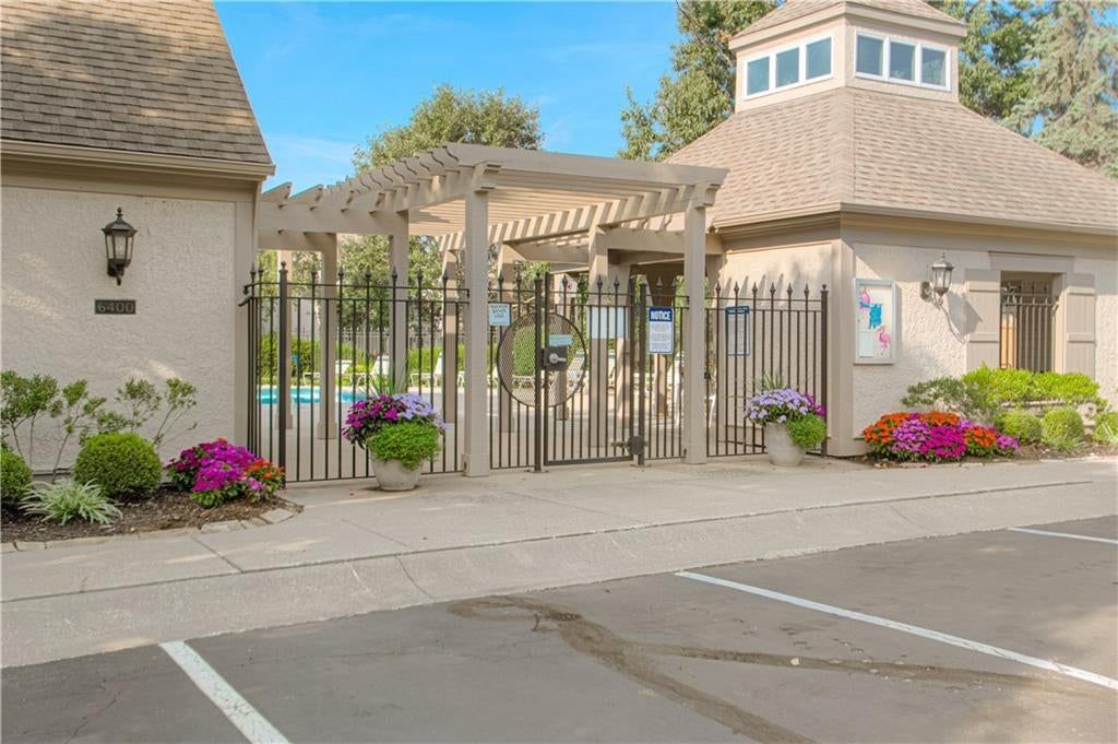 14335 Russell Street — photo 36