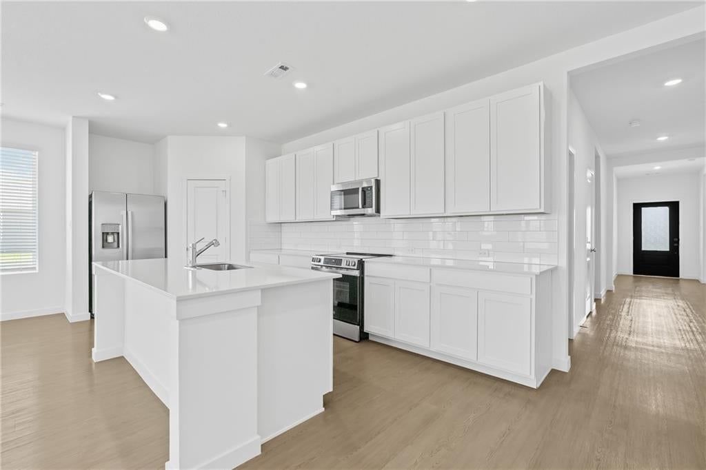 Photo 6 of 28 - 21335 Cleveland Street, Spring Hill, KS 66083