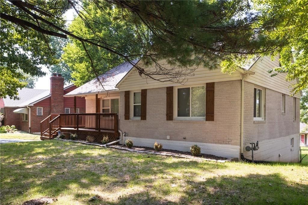 319 E Bellevista Drive, Independence, MO: listing photo 2